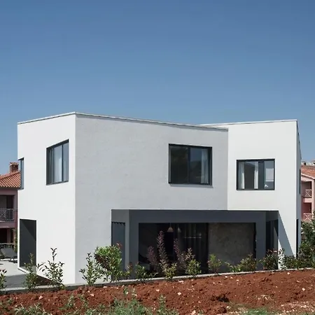 Luxury With A Swimming Pool Mugeba, - 26016