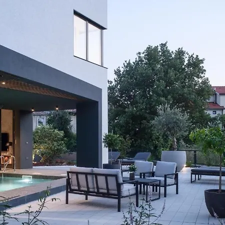 Luxury With A Swimming Pool Mugeba, - 26016 *